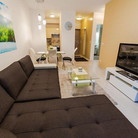 Corvin Promenade With Free Parking Apartamento Budapeste Exterior foto