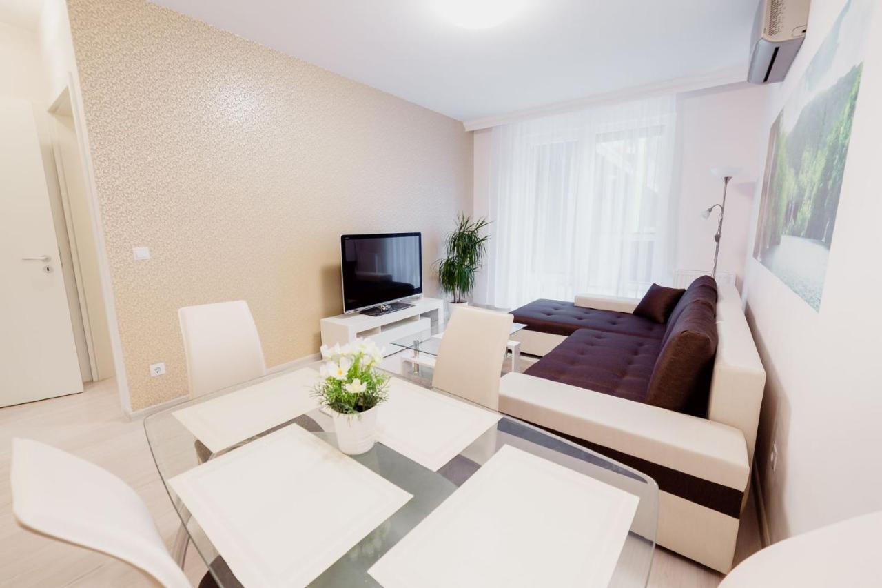 Corvin Promenade With Free Parking Apartamento Budapeste Exterior foto