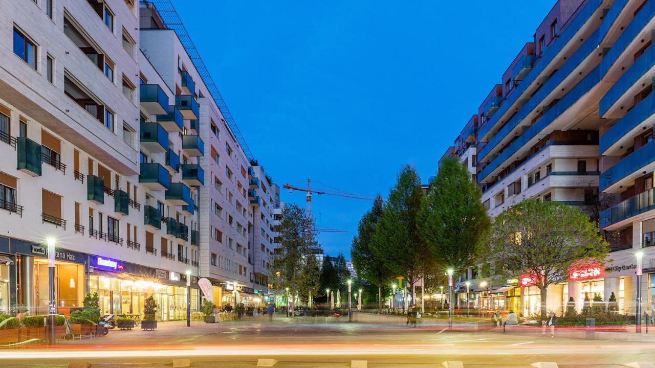 Corvin Promenade With Free Parking Apartamento Budapeste Exterior foto