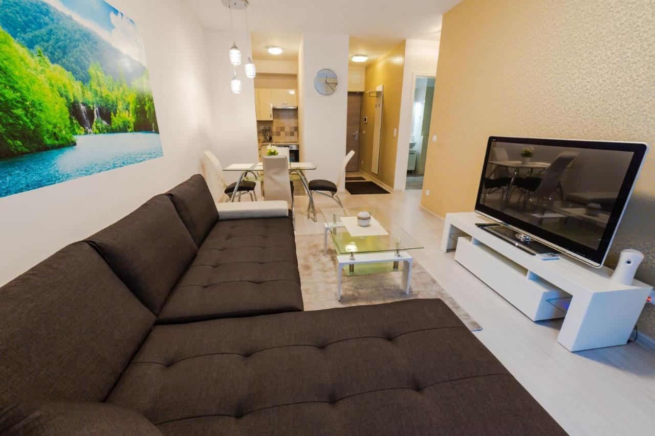Corvin Promenade With Free Parking Apartamento Budapeste Exterior foto